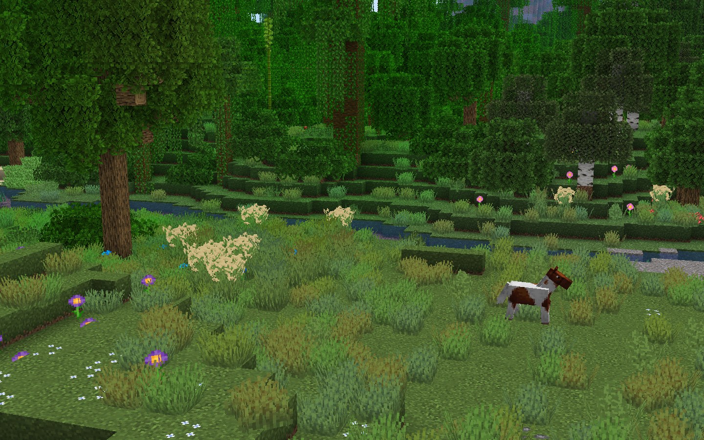 In-game plains biome with mixed grass heights and colours